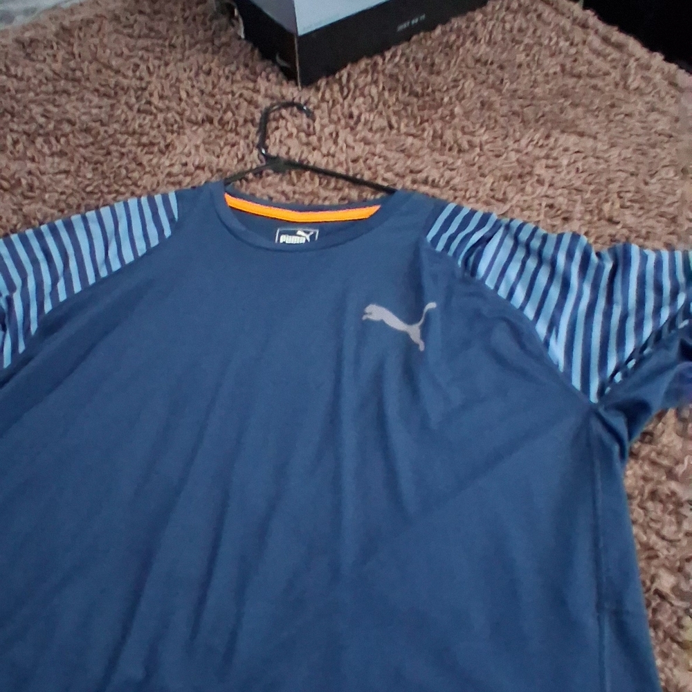 Puma Men's Navy and Striped Tee